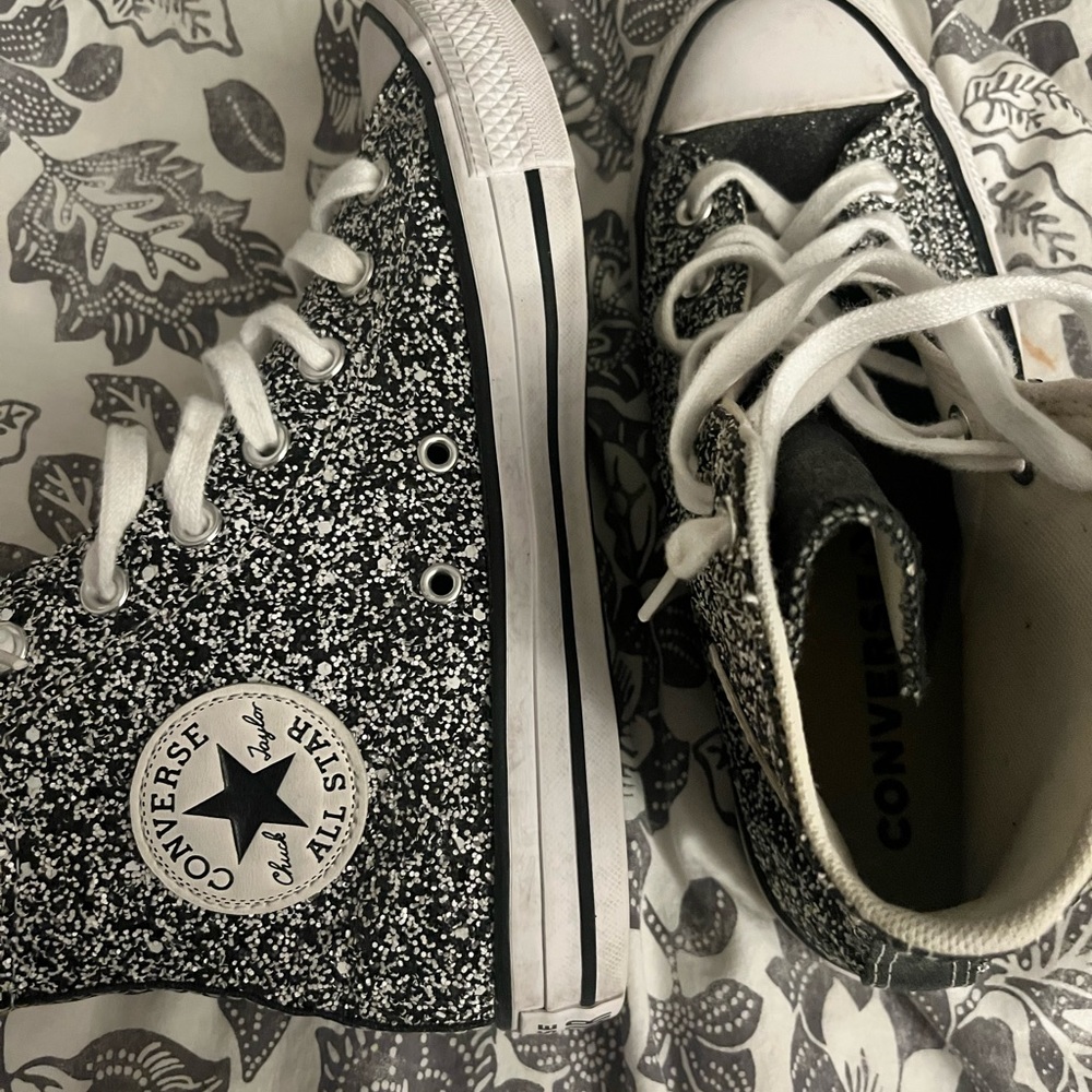 Women’s Galaxy dust Converse